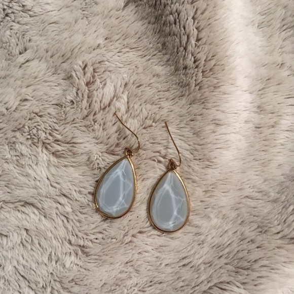 Francesca’s Blue/Periwinkle Teardrop Earrings - Picture 1 of 2